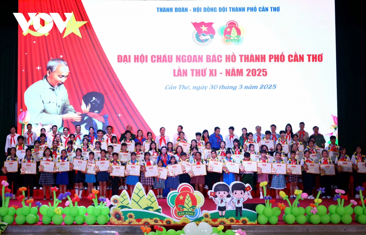 Tuyên dương 200 đội viên xuất sắc tại Cần Thơ